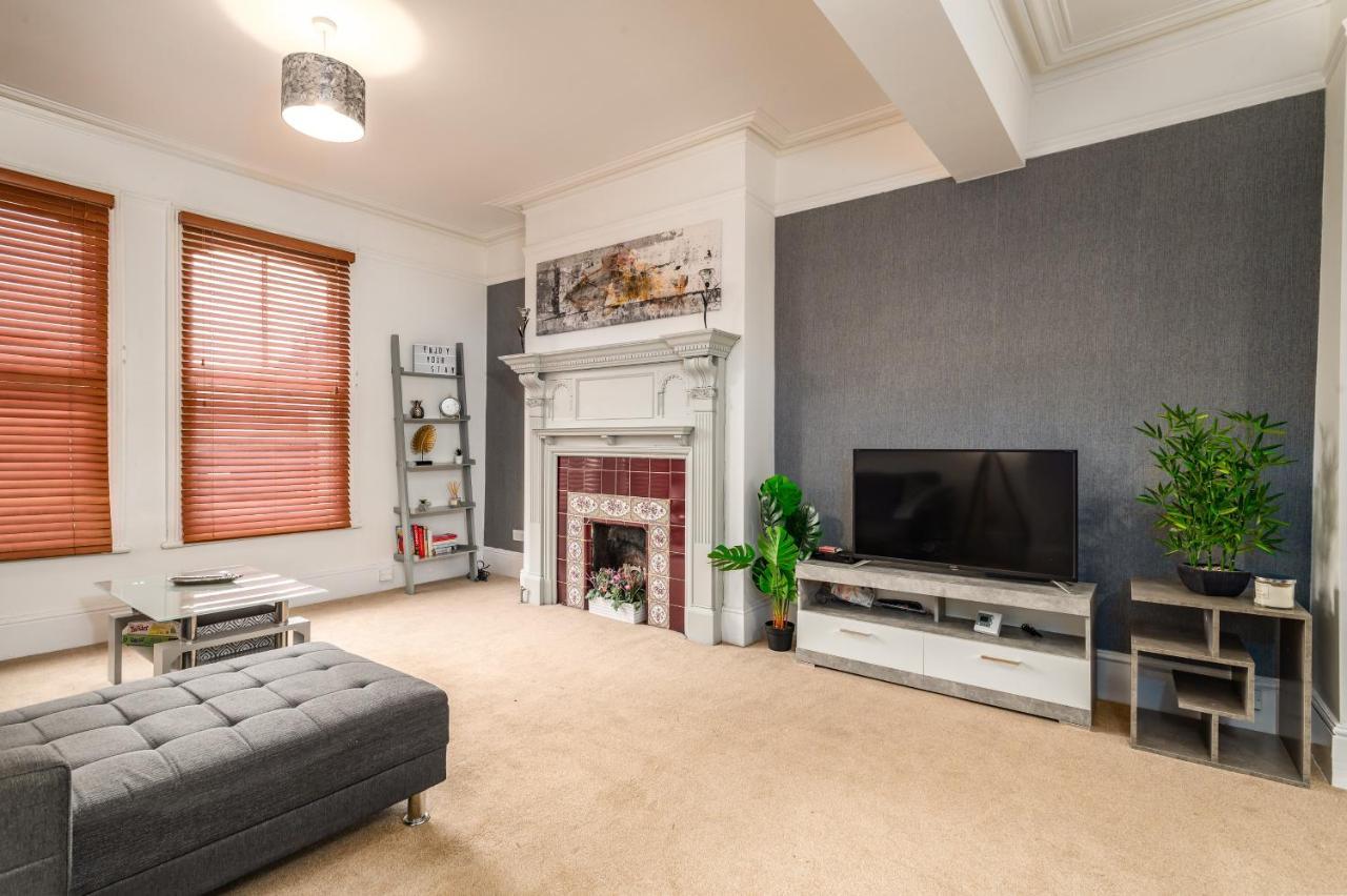 Spacious Contractor House For Large Groups - Private Parking Northampton Exterior foto