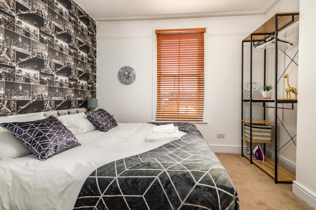 Spacious Contractor House For Large Groups - Private Parking Northampton Exterior foto
